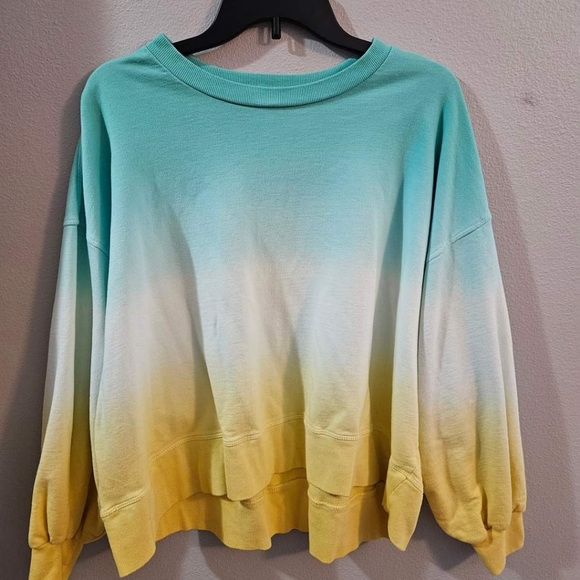 Zenana Outfitters Tops - Zenana Dip Dye Balloon Sleeve Crewneck